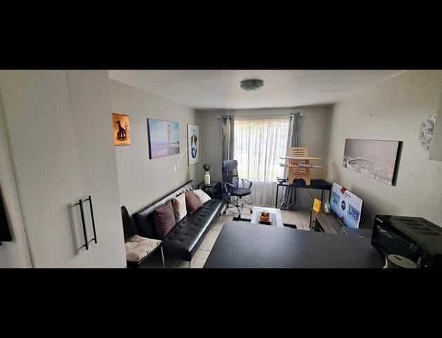 1 BEDROOM APARTMENT TO LET IN CHURCHILL ESTATE
